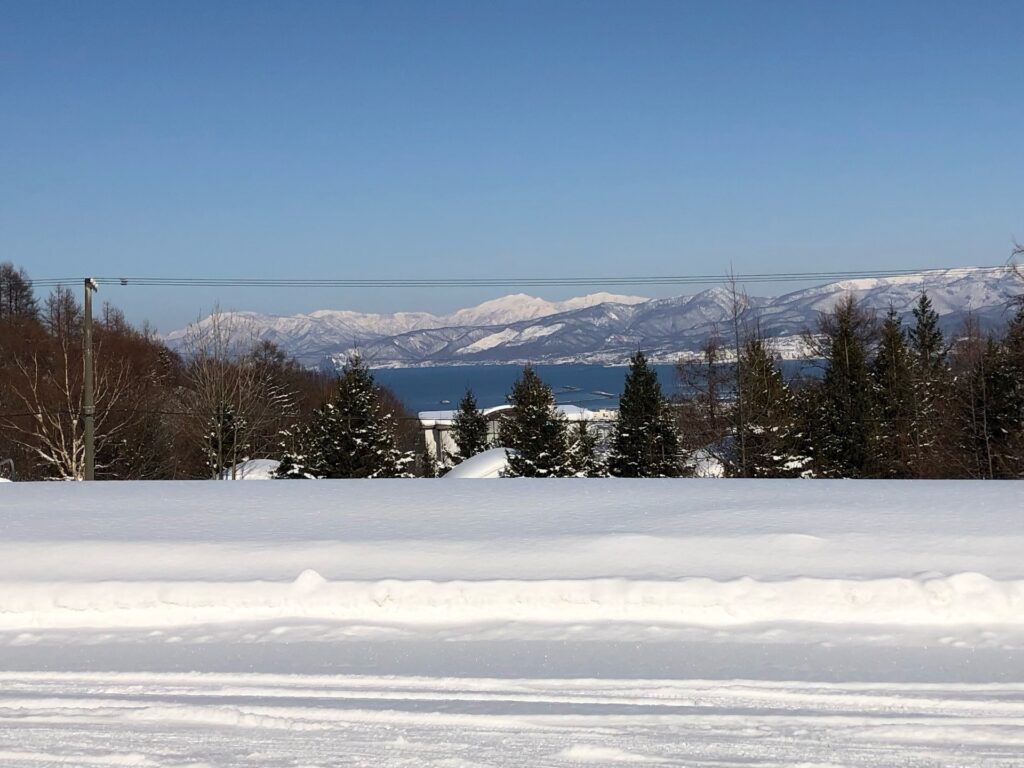 札幌市・岩内町・倶知安町の最深積雪量と月合計降雪量の5年間比較データ