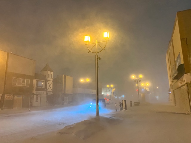 駅前通り商店街吹雪