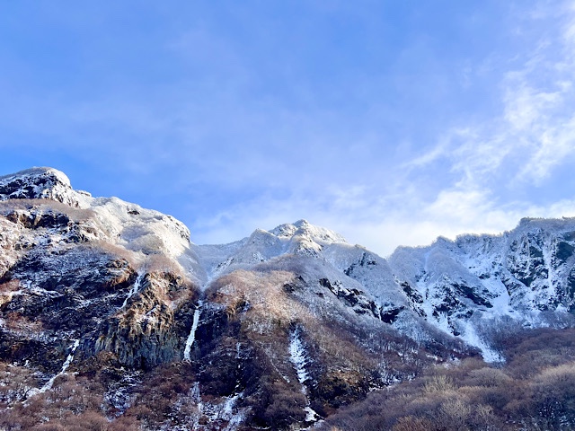 雪景色のウエンドマリの絶壁