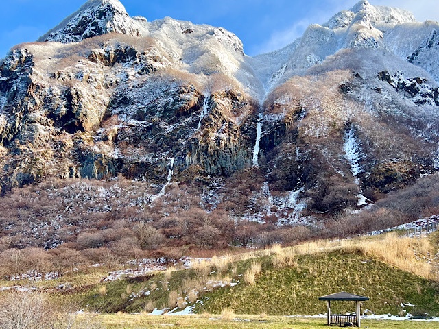 雪景色のウエンドマリの絶壁
